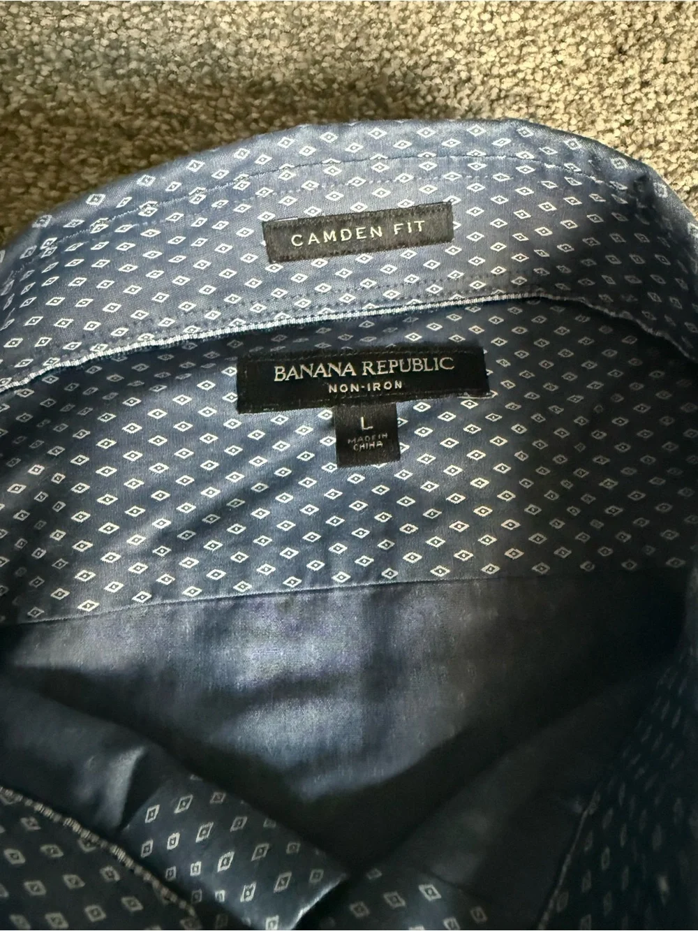 Banana Republic Men’s Camden Fit Non-Iron Dress Shirt Large Diamond Print Blue